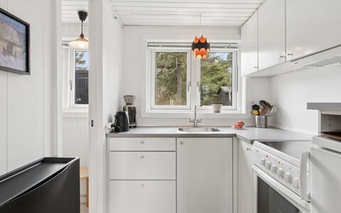 Talvikki - 250M from the Sea: Cuisine, Comptoir, Appareil De Cuisine, Principaux Appliance, Design Intérieur, Sol, Bois, Cabinetry, Plafond, Électroménager