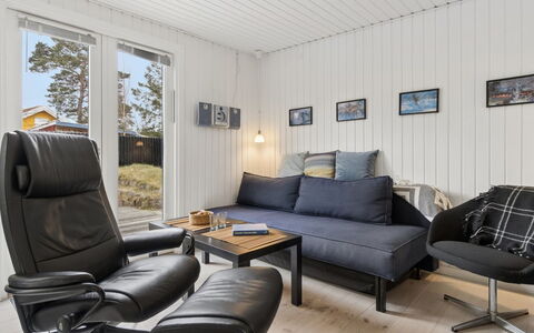 Talvikki - 250M from the Sea: Bois, Meubles, Appartement, Pièce, Plafond, Tache De Bois, Chaise, Dur, Vernis, Lumber