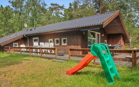 Almira - 1.2Km from the Sea: Bois, Meubles, Appartement, Pièce, Plafond, Tache De Bois, Chaise, Dur, Vernis, Lumber