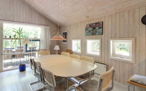 Almira - 1.2Km from the Sea: Bois, Meubles, Appartement, Pièce, Plafond, Tache De Bois, Chaise, Dur, Vernis, Lumber