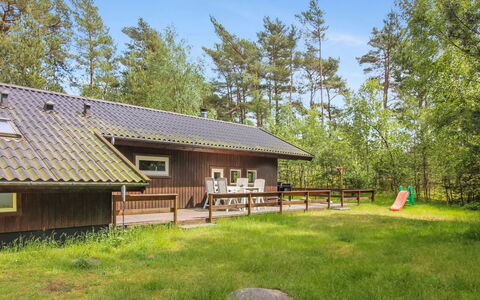 Almira - 1.2Km from the Sea: Bois, Meubles, Appartement, Pièce, Plafond, Tache De Bois, Chaise, Dur, Vernis, Lumber
