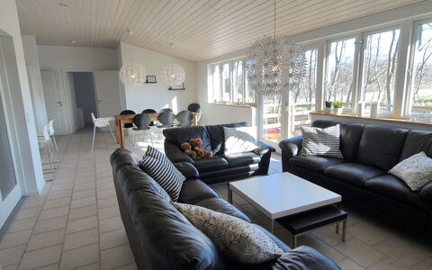 Lätizia - 300M from the Sea: Canapé, Meubles, Design Intérieur, Bois, Sol, Sol, Salon, Plafond, Domicile