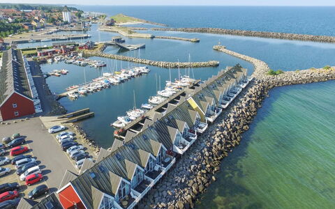 Eija - 5M from the Sea: Chalet, Jardin, Siding, Batiments Jardin, Ombre, Cour, Arrière-Cour, Pelouse, Ferme, Aménagement Paysager