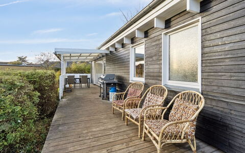 Anni - 250M from the Sea: Bois, Toit, Architecture, Domicile, Maison, Chalet, Siding, Dur, Pente, Biens