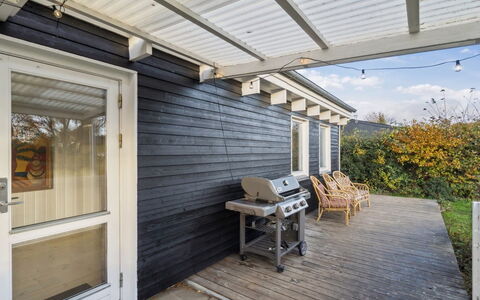 Anni - 250M from the Sea: Bois, Toit, Architecture, Domicile, Maison, Chalet, Siding, Dur, Pente, Biens