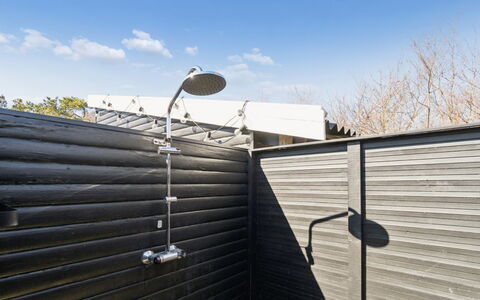 Aida - 400M from the Sea: Maison, Toit, Domicile, Chalet, Arbuste, Couverture De Sol, Biens, Ferme, Siding, Batiments Jardin
