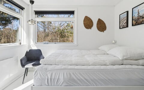 Aida - 400M from the Sea: Chambre, Lit, Design Intérieur, Plafond, Literie, Meubles, Drap De Lit, Sol, Sol, Linge