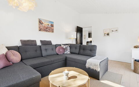 Aida - 400M from the Sea: Meubles, Sol, Sol, Bois, Design Intérieur, Canapé, Domicile, Salon, Table, Parquet