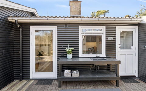 Aida - 400M from the Sea: Maison, Toit, Domicile, Chalet, Arbuste, Couverture De Sol, Biens, Ferme, Siding, Batiments Jardin