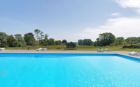 Valio - 6Km from the Sea: Bois, Meubles, Appartement, Pièce, Plafond, Tache De Bois, Chaise, Dur, Vernis, Lumber