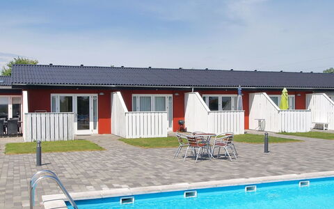 Valio - 6Km from the Sea: Bois, Meubles, Appartement, Pièce, Plafond, Tache De Bois, Chaise, Dur, Vernis, Lumber