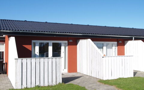 Valio - 6Km from the Sea: Bois, Meubles, Appartement, Pièce, Plafond, Tache De Bois, Chaise, Dur, Vernis, Lumber