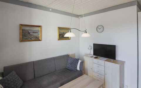 Fränze - 6Km from the Sea: Bois, Meubles, Appartement, Pièce, Plafond, Tache De Bois, Chaise, Dur, Vernis, Lumber