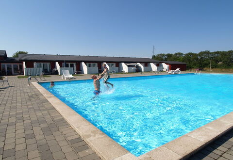 Lutz - 6Km from the Sea: Piscine, Loisir, Des Loisirs, Recours, Ombre, Hôtel, Mobilier De Jardin, Ville Resort, Centre De Loisirs