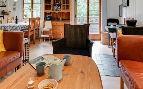 Milrid - 800M from the Sea: Bois, Maison, Chalet, Domicile, Toit, Zone Rurale, Siding, Cabane En Rondins, Batiments Jardin, Dur