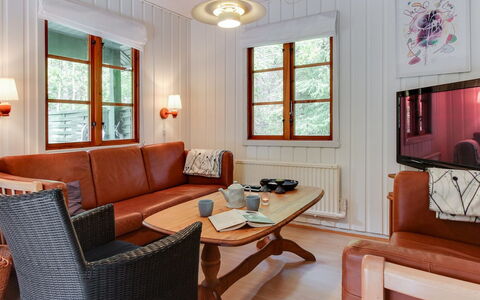 Milrid - 800M from the Sea: Bois, Maison, Chalet, Domicile, Toit, Zone Rurale, Siding, Cabane En Rondins, Batiments Jardin, Dur