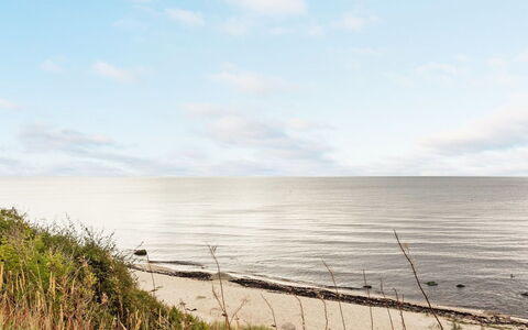 Milrid - 800M from the Sea: Bois, Maison, Chalet, Domicile, Toit, Zone Rurale, Siding, Cabane En Rondins, Batiments Jardin, Dur