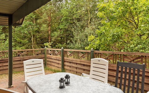 Milrid - 800M from the Sea: Bois, Maison, Chalet, Domicile, Toit, Zone Rurale, Siding, Cabane En Rondins, Batiments Jardin, Dur