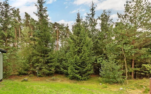 Milrid - 800M from the Sea: Bois, Maison, Chalet, Domicile, Toit, Zone Rurale, Siding, Cabane En Rondins, Batiments Jardin, Dur