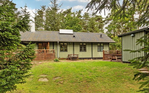 Milrid - 800M from the Sea: Bois, Maison, Chalet, Domicile, Toit, Zone Rurale, Siding, Cabane En Rondins, Batiments Jardin, Dur