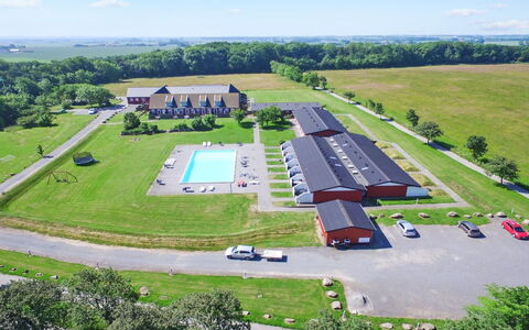 Antine - 6Km from the Sea: Bois, Toit, Domicile, Maison, Architecture, Siding, Lot Terre, Chalet, Cabanon, Batiments Jardin