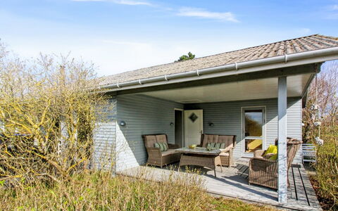Bondi - 150M from the Sea: Bois, Meubles, Appartement, Pièce, Plafond, Tache De Bois, Chaise, Dur, Vernis, Lumber