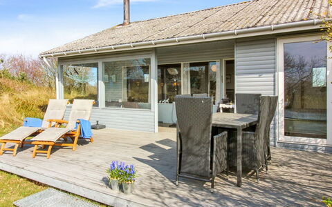 Bondi - 150M from the Sea: Bois, Meubles, Appartement, Pièce, Plafond, Tache De Bois, Chaise, Dur, Vernis, Lumber