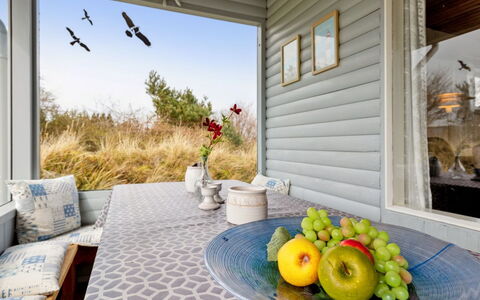 Bondi - 150M from the Sea: Bois, Meubles, Appartement, Pièce, Plafond, Tache De Bois, Chaise, Dur, Vernis, Lumber