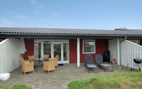 Thorke - 5Km from the Sea: Toit, Domicile, Porte, Chalet, Ombre, Siding, Cour, Biens, Arrière-Cour