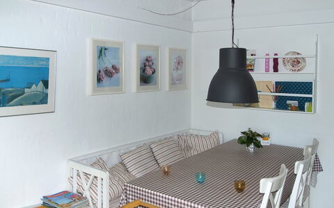 Thorke - 5Km from the Sea: Toit, Domicile, Porte, Chalet, Ombre, Siding, Cour, Biens, Arrière-Cour