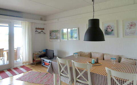 Thorke - 5Km from the Sea: Toit, Domicile, Porte, Chalet, Ombre, Siding, Cour, Biens, Arrière-Cour
