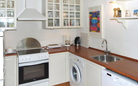 Thorke - 5Km from the Sea: Toit, Domicile, Porte, Chalet, Ombre, Siding, Cour, Biens, Arrière-Cour