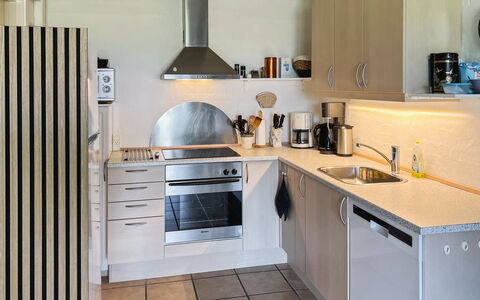 Erica - 6Km from the Sea: Appareil De Cuisine, Cuisine, Comptoir, Principaux Appliance, Meubles, Cabinetry, Électroménager, Sol, Design Intérieur, Cuisinière