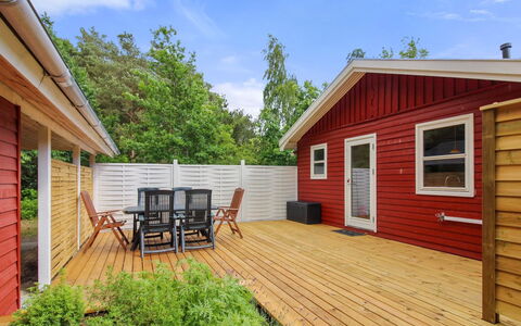 Majken - 300M from the Sea: Bois, Meubles, Appartement, Pièce, Plafond, Tache De Bois, Chaise, Dur, Vernis, Lumber