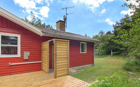 Majken - 300M from the Sea: Bois, Meubles, Appartement, Pièce, Plafond, Tache De Bois, Chaise, Dur, Vernis, Lumber