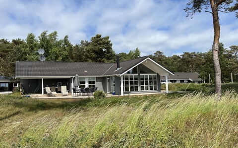 Gyrid - 150M from the Sea: Domicile, Chalet, Biens, Porche, Ferme, Siding, Allée, Batiments Jardin