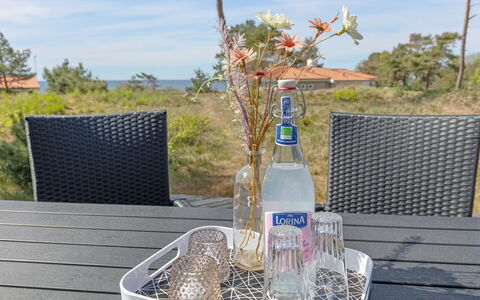 Gyrid - 150M from the Sea: Vaisselle, Drinkware, Table, Meubles, Aliments, Serveware, Bouteille, Mobilier De Jardin