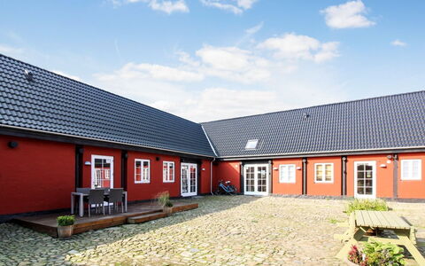 Manfred - 6Km from the Sea: Bois, Meubles, Appartement, Pièce, Plafond, Tache De Bois, Chaise, Dur, Vernis, Lumber