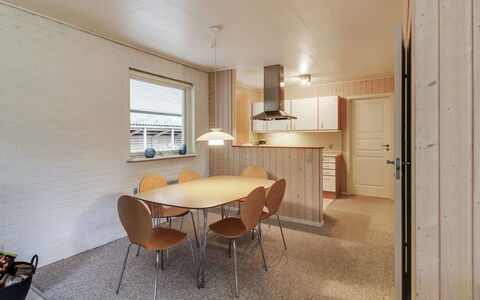 Øthger - 300M from the Sea: Toit, Maison, Domicile, Chalet, Siding, Biens, Allée, Batiments Jardin, Cour, Cabanon