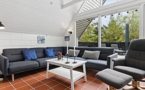 Lillesol - 400M from the Sea: Meubles, Sol, Bois, Design Intérieur, Sol, Canapé, Domicile, Salon, Parquet