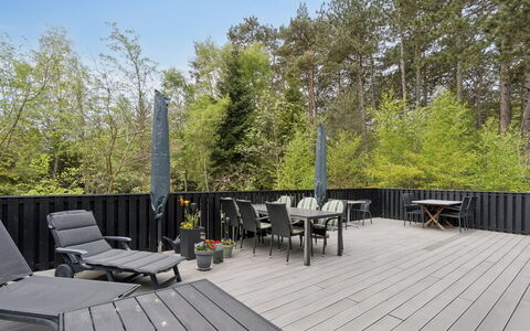 Lillesol - 400M from the Sea: Bois, Parquet, Mobilier De Jardin, Plate-Forme, Dur, Planche, Ombre, Tableau De Plein Air, Porche, Chaise