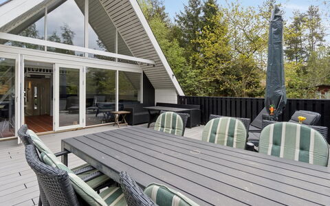 Lillesol - 400M from the Sea: Bois, Domicile, Architecture, Porche, Toit, Siding, Plate-Forme, Chalet, Ombre, Dur