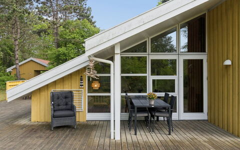 Ailen - 500M from the Sea: Bois, Chalet, Siding, Planche, Dur, Porche, Biens, Batiments Jardin, Escaliers, Ferme