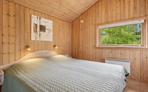 Ailen - 500M from the Sea: Bois, Design Intérieur, Plafond, Chambre, Lit, Sol, Sol, Pièce, Drap De Lit, Literie