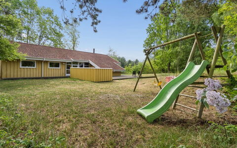 Ailen - 500M from the Sea: Bois, Maison, Chalet, Domicile, Toit, Zone Rurale, Siding, Cabane En Rondins, Batiments Jardin, Dur