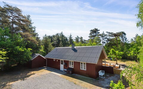 Malou - 350M from the Sea: Bois, Tache De Bois, Planche, Dur, Chalet, Plate-Forme, Siding, Ombre, Parquet, Batiments Jardin