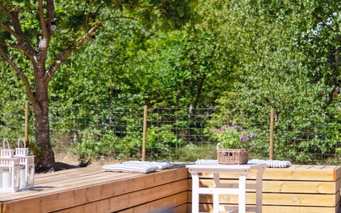 Malou - 350M from the Sea: Bois, Tache De Bois, Planche, Dur, Chalet, Plate-Forme, Siding, Ombre, Parquet, Batiments Jardin