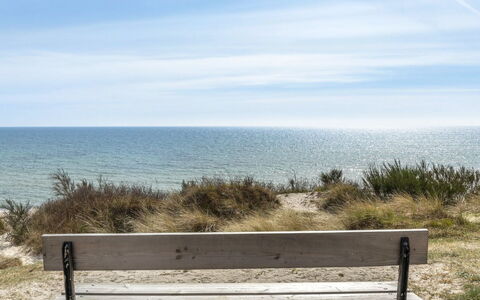 Malou - 350M from the Sea: Bois, Tache De Bois, Planche, Dur, Chalet, Plate-Forme, Siding, Ombre, Parquet, Batiments Jardin