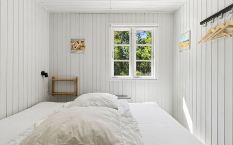 Malou - 350M from the Sea: Bois, Chambre, Sol, Sol, Design Intérieur, Lit, Plafond, Literie, Domicile, Drap De Lit