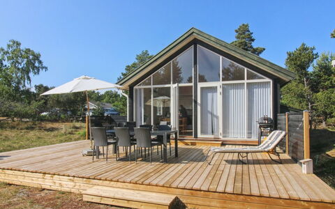 Hilje - 350M from the Sea: Meubles, Design Intérieur, Chaise, Sol, Table, Recours, Sol, Plafond, Pièce, Eco Hôtel